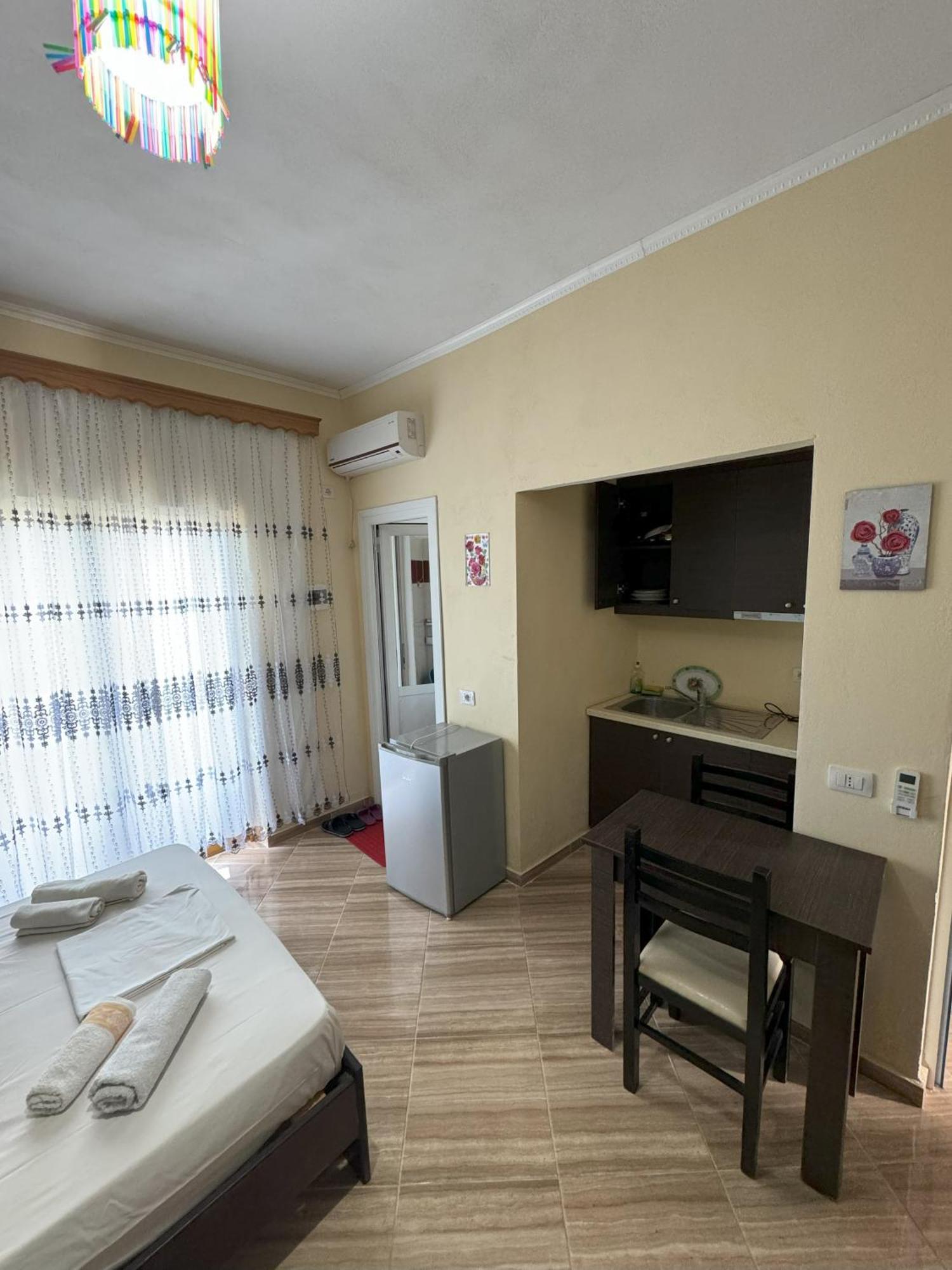 Adrian Agustin Rooms Lukovë Екстериор снимка