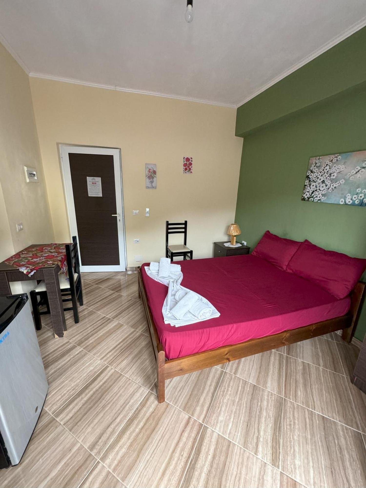 Adrian Agustin Rooms Lukovë Екстериор снимка