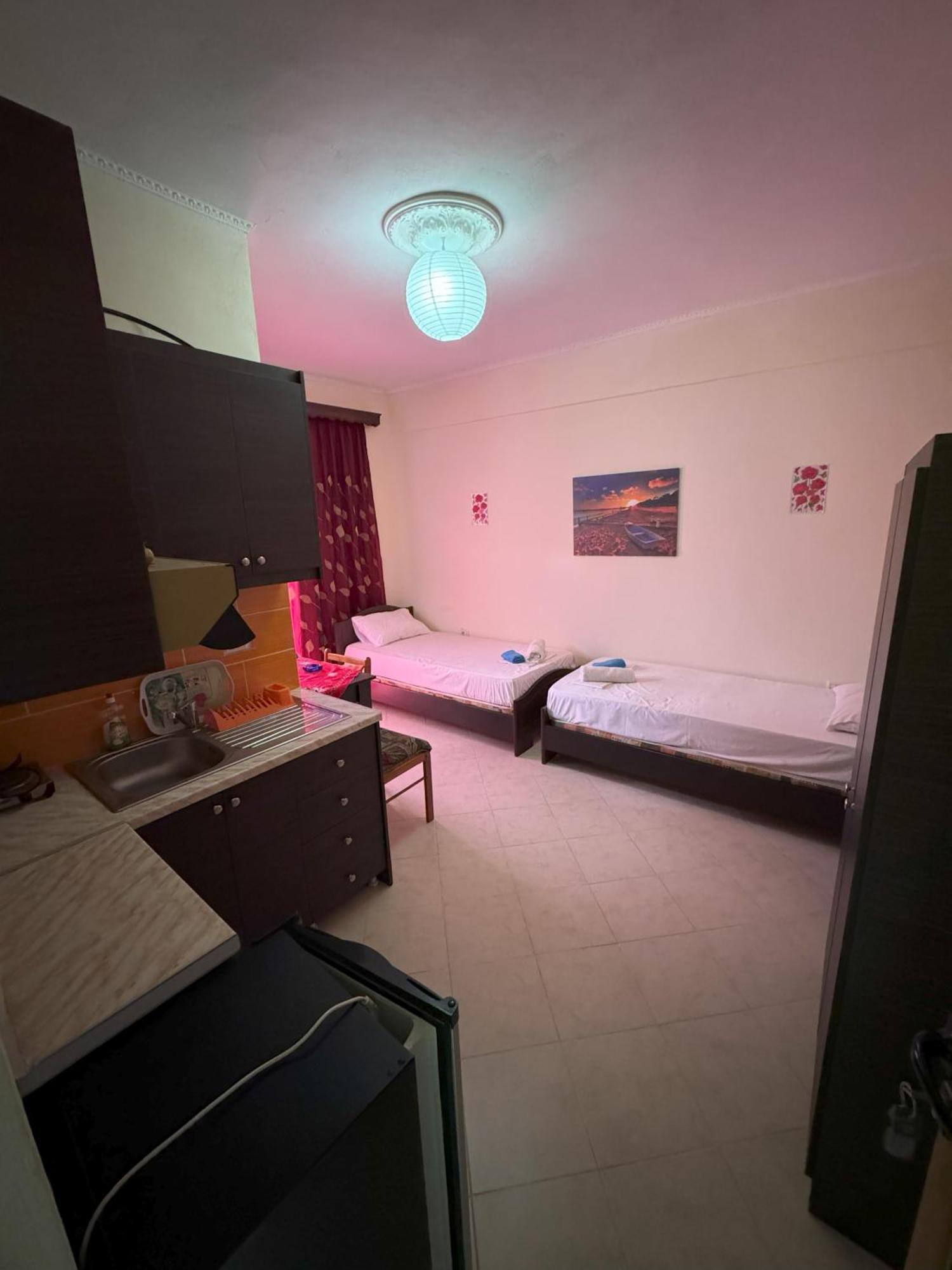 Adrian Agustin Rooms Lukovë Екстериор снимка