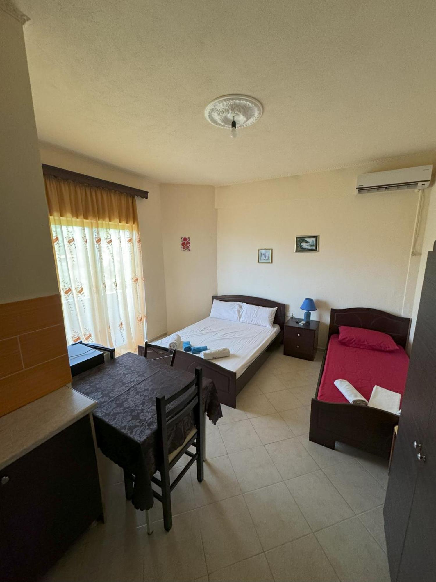 Adrian Agustin Rooms Lukovë Екстериор снимка
