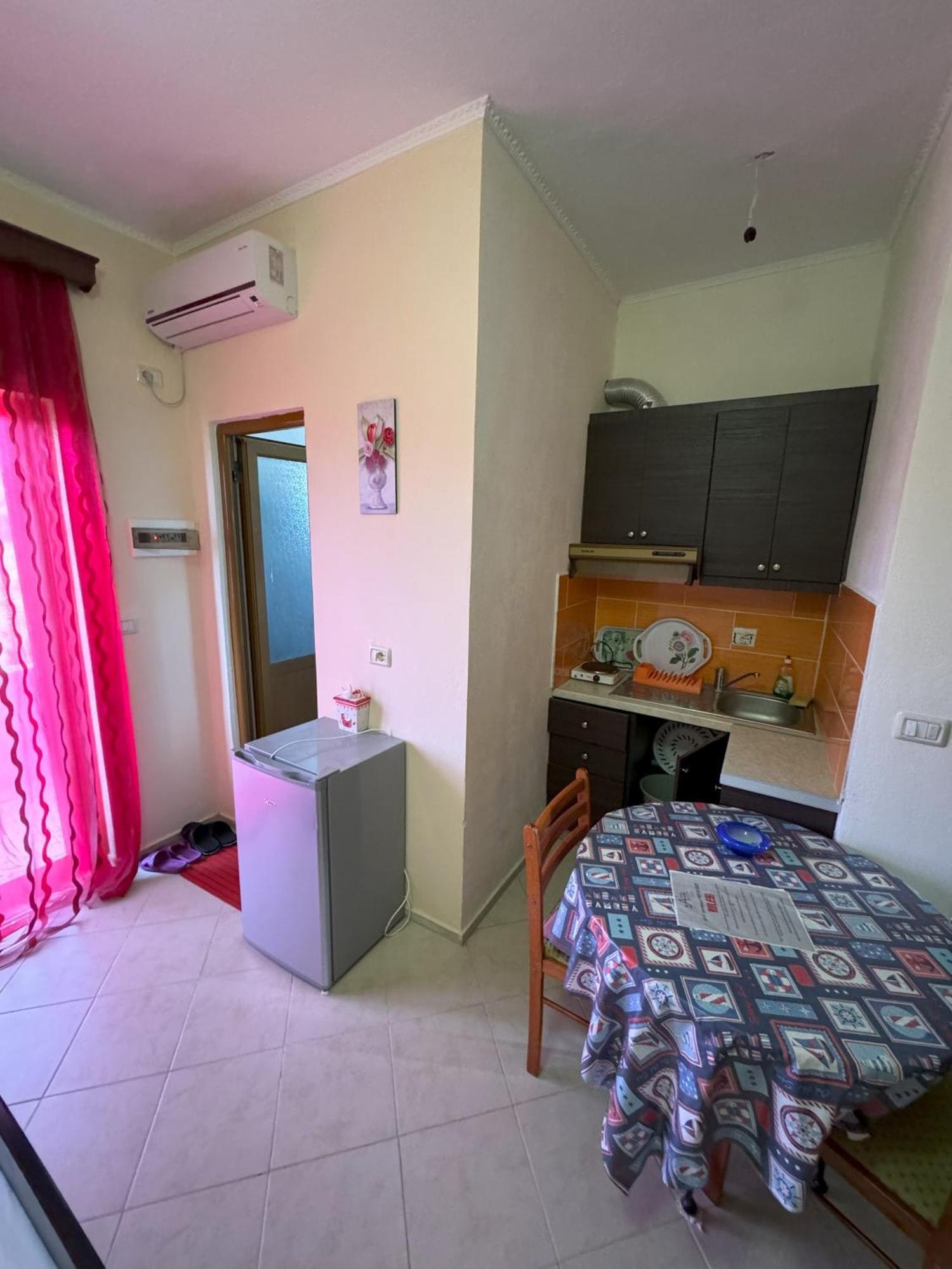 Adrian Agustin Rooms Lukovë Екстериор снимка