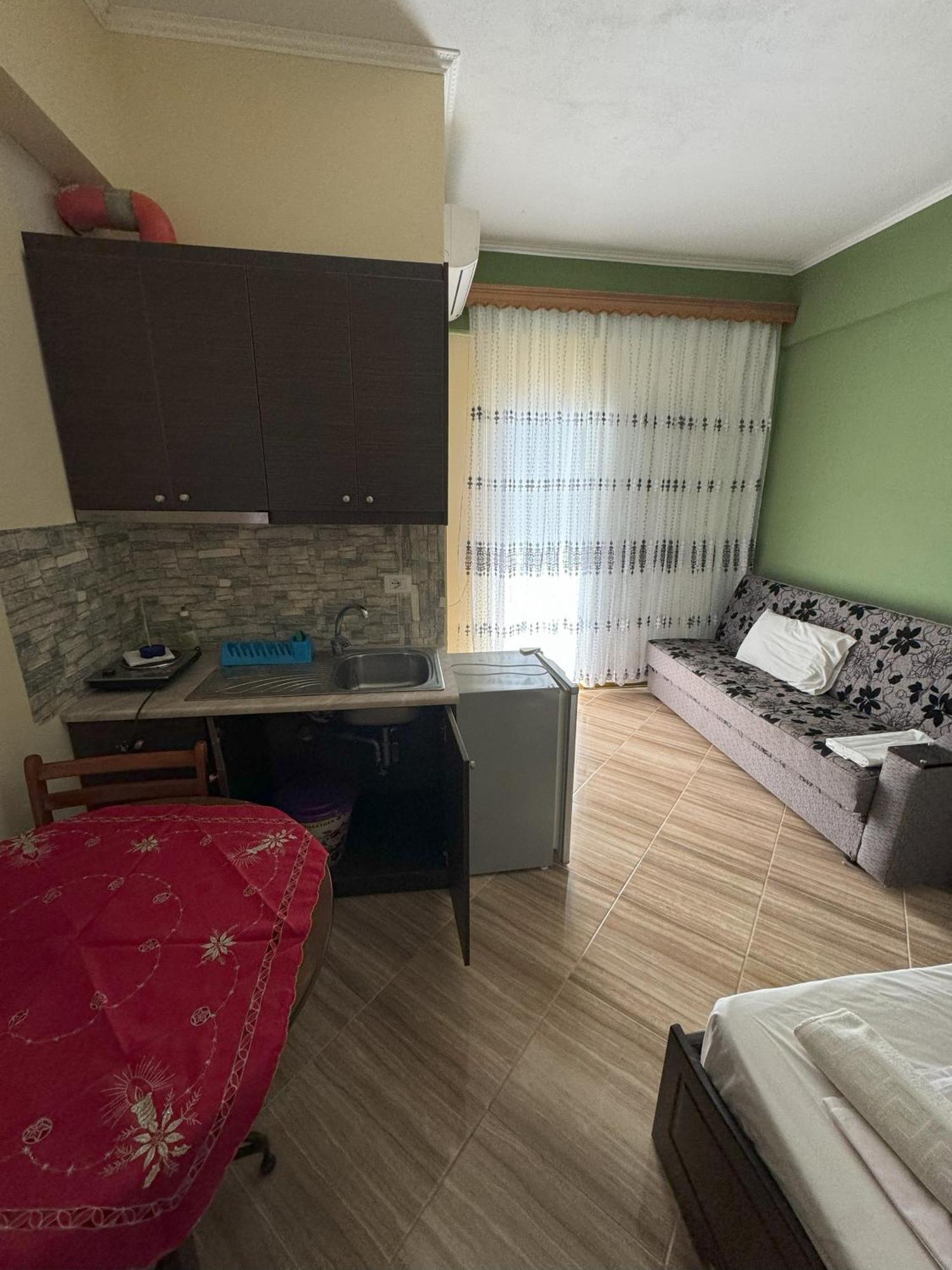 Adrian Agustin Rooms Lukovë Екстериор снимка