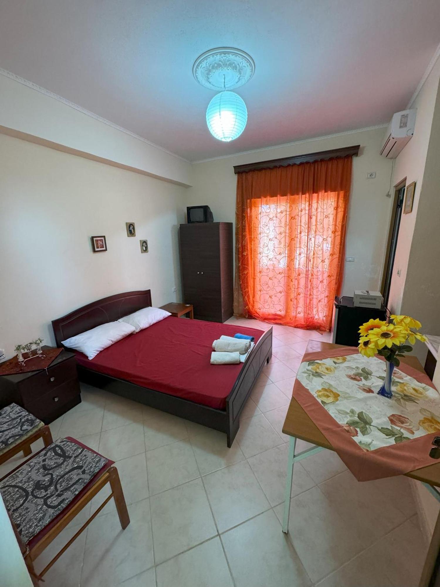 Adrian Agustin Rooms Lukovë Екстериор снимка
