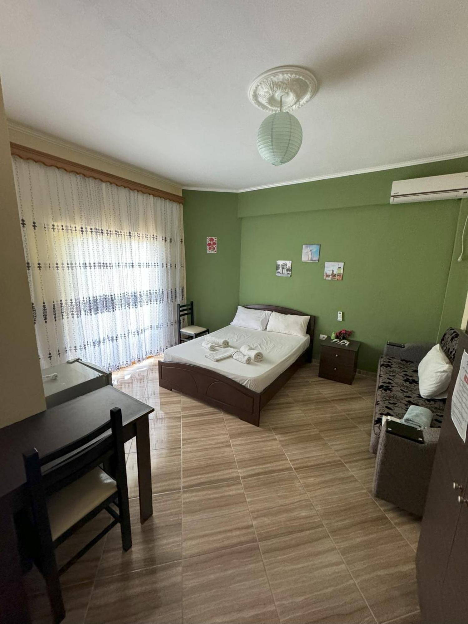 Adrian Agustin Rooms Lukovë Екстериор снимка