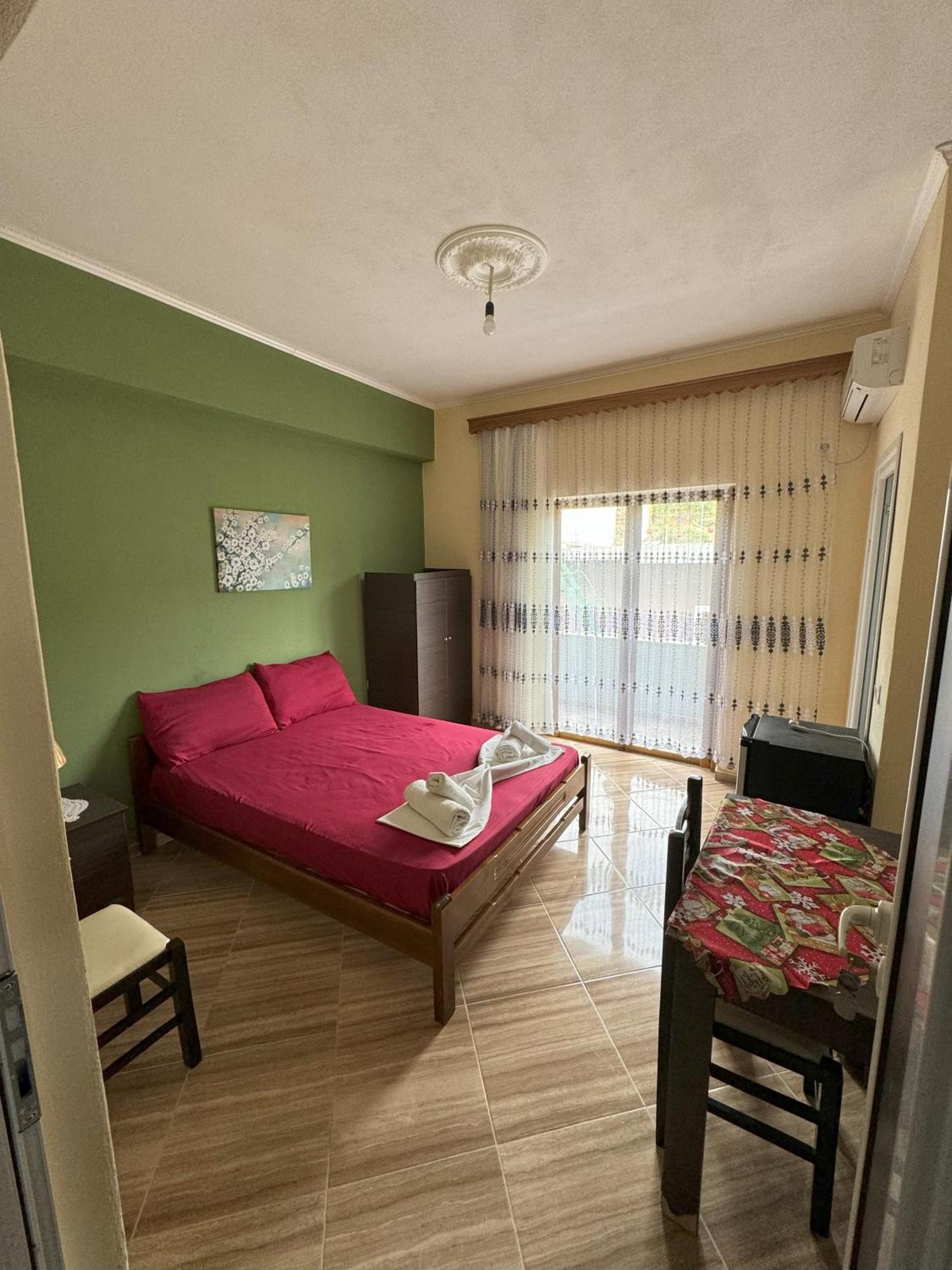 Adrian Agustin Rooms Lukovë Екстериор снимка