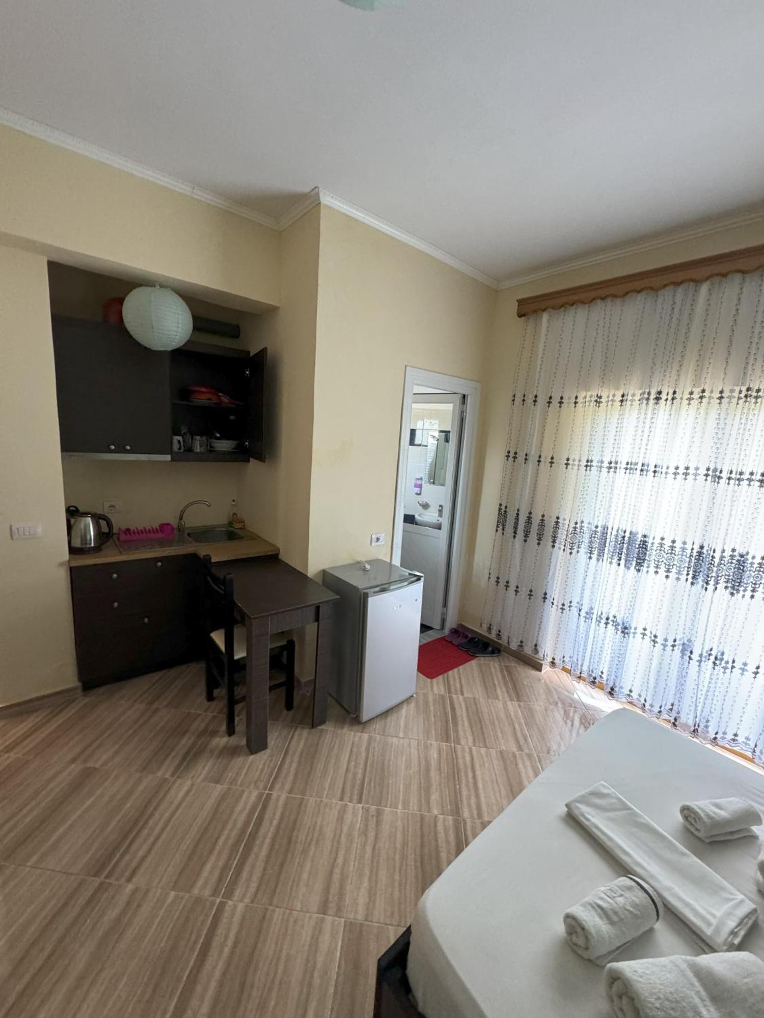 Adrian Agustin Rooms Lukovë Екстериор снимка
